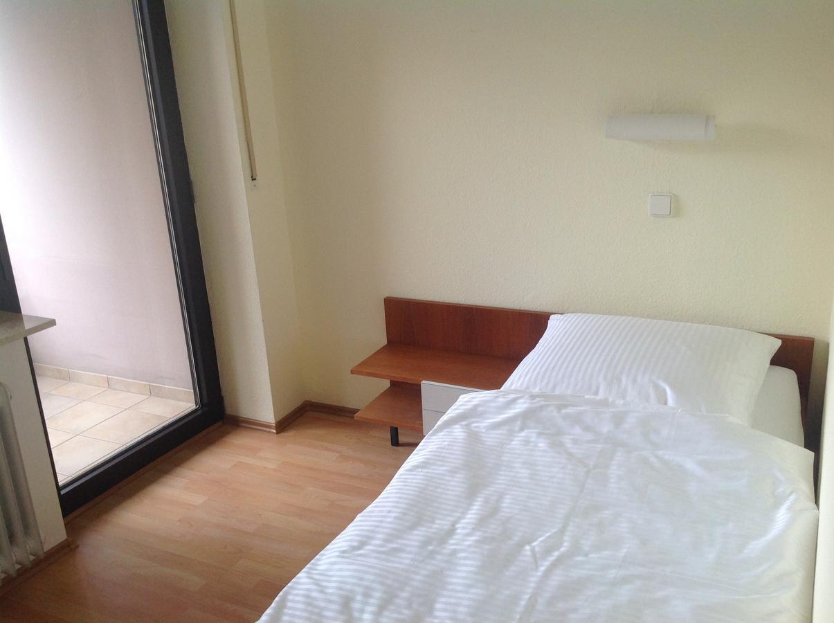 Hotel-Pension Schlossgarten Trippstadt エクステリア 写真