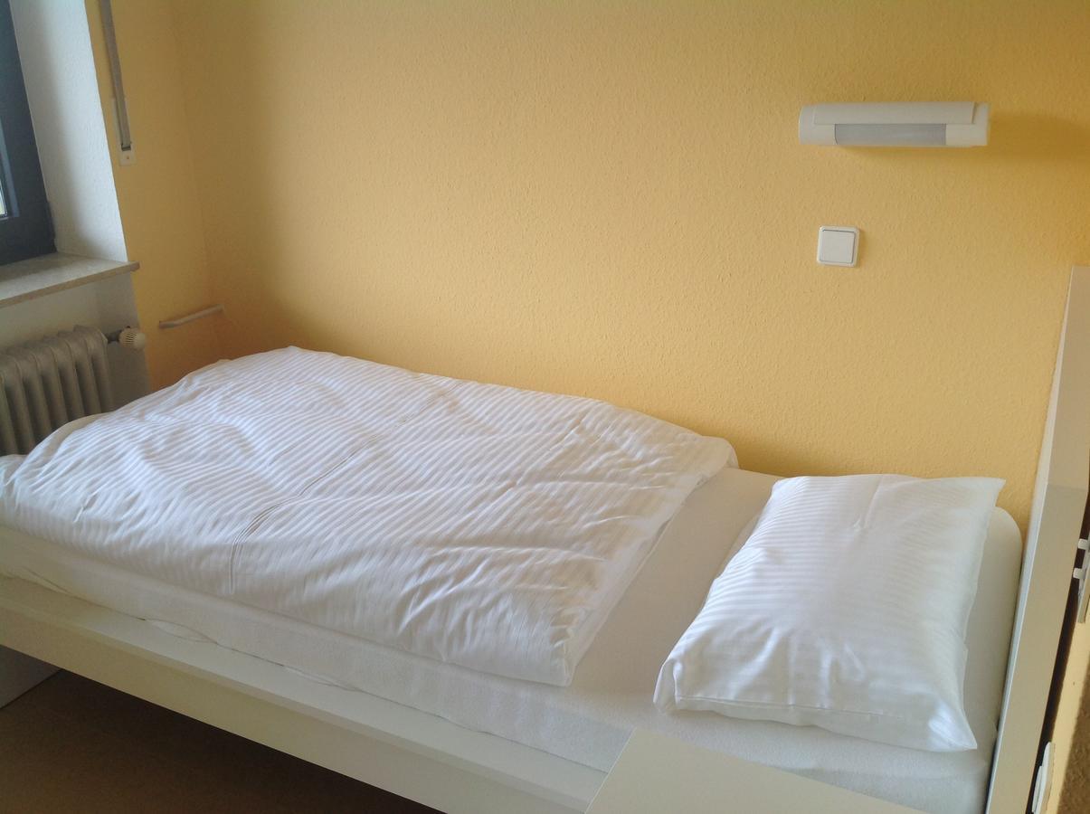 Hotel-Pension Schlossgarten Trippstadt エクステリア 写真