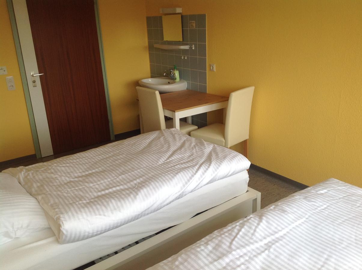 Hotel-Pension Schlossgarten Trippstadt エクステリア 写真