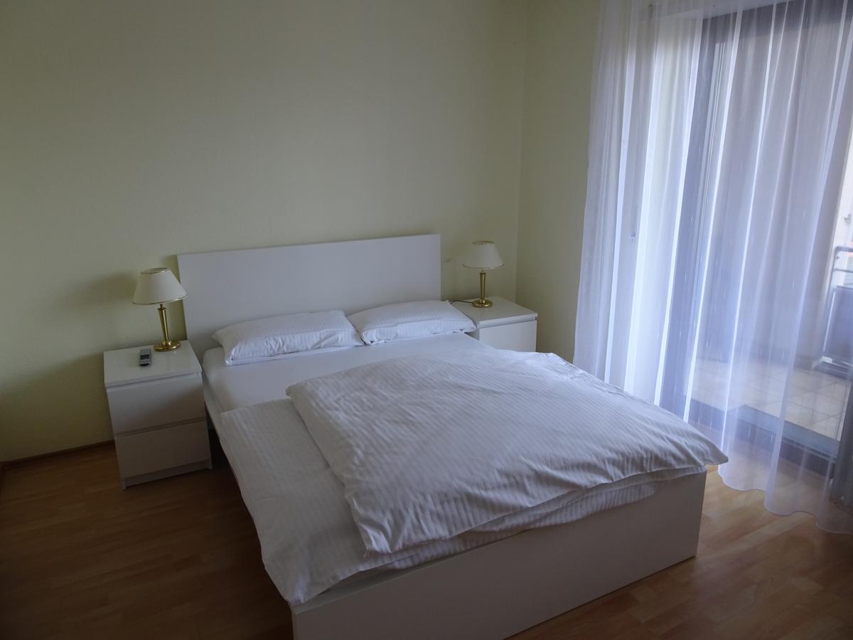 Hotel-Pension Schlossgarten Trippstadt エクステリア 写真