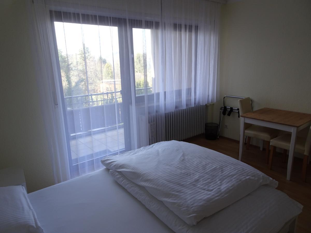 Hotel-Pension Schlossgarten Trippstadt エクステリア 写真