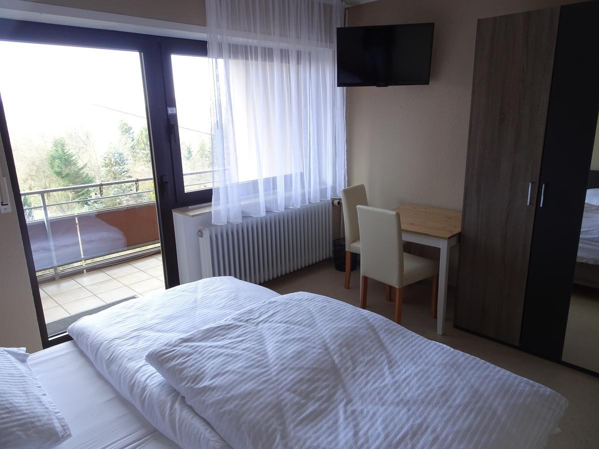 Hotel-Pension Schlossgarten Trippstadt エクステリア 写真