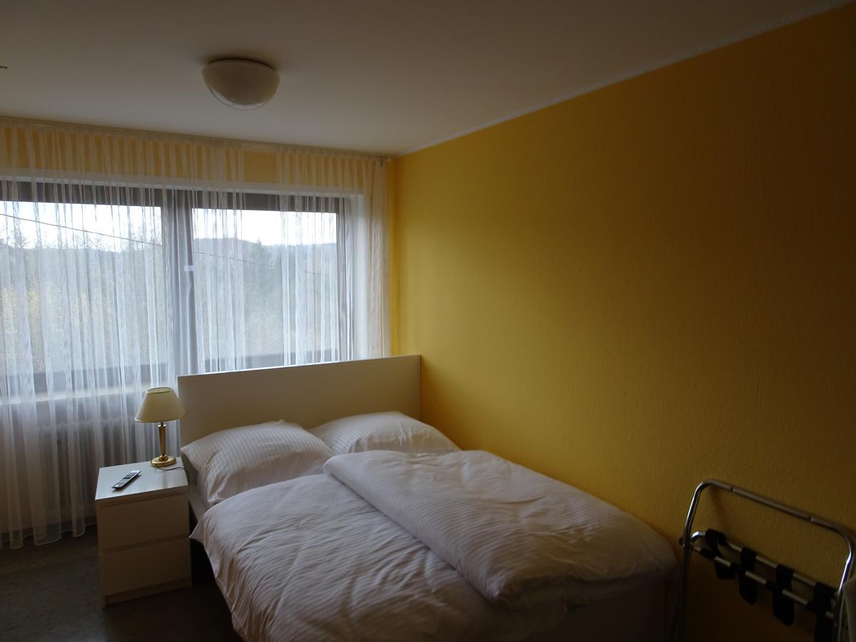 Hotel-Pension Schlossgarten Trippstadt エクステリア 写真